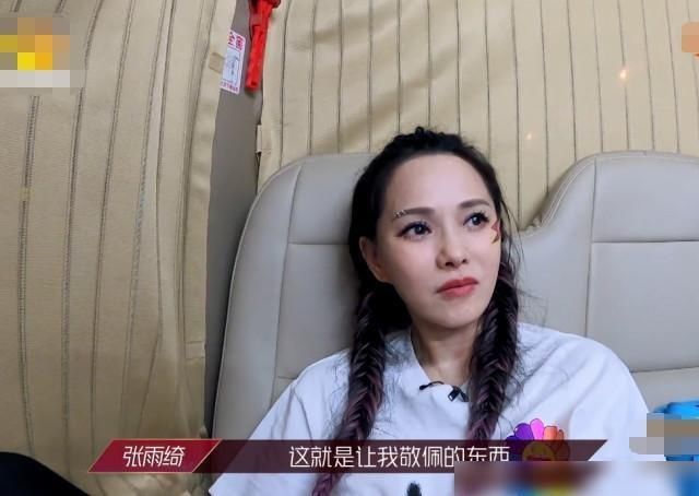 拉近|伊能静只保养了脸,却没顾上手,镜头拉近,52岁的手部状态太真实