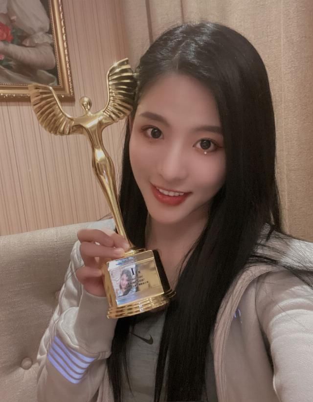  祝贺|SNH48总决赛孙芮勇夺第一，虞书欣赵小棠深夜祝贺，不愧是好姐妹！