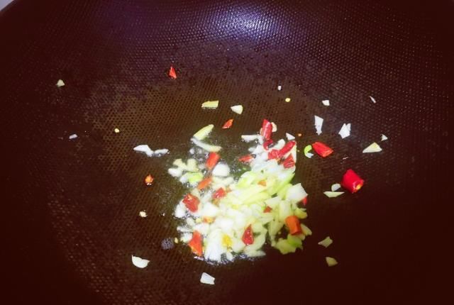 美味|苞菜这样做，颜色红绿清爽，搭配营养美味，喜欢吃吗？！