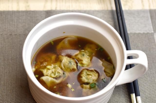 馄饨|高温天,厨房间拒绝煎炒烤炸,一碗手工馄饨,让舌尖味蕾意犹未尽