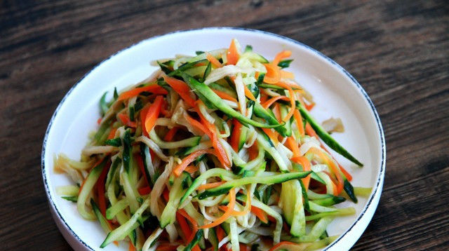  清爽|三伏天爱吃凉拌菜，3种食材拌一拌，色香味俱全，清爽美味
