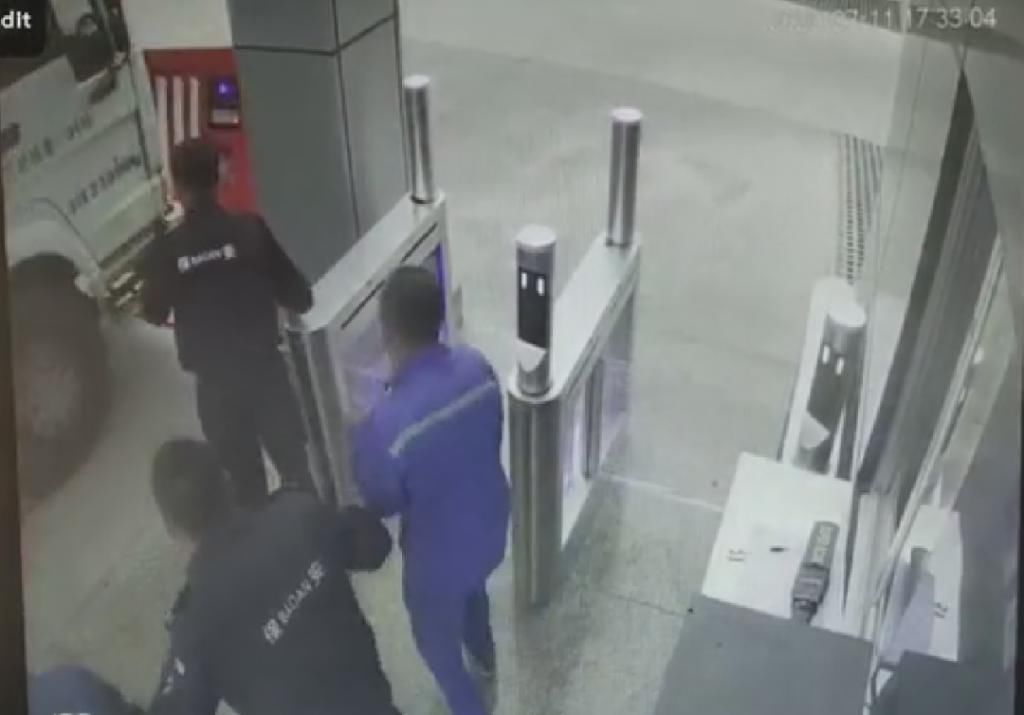  驾驶员|【惊险】银川一重型专项作业车驾驶员停车未采取制动措施酿车祸