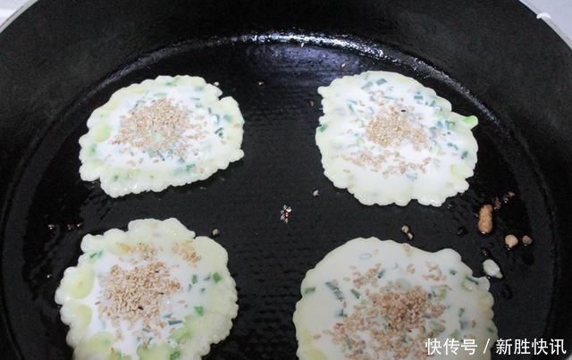 简便|儿子迷上这早餐,做法简便快速,脆糯咸香,天天让我给他做