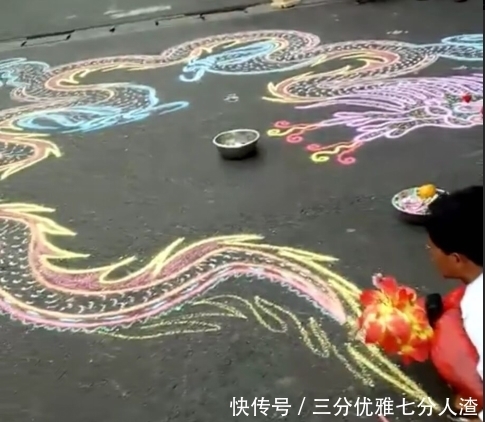 谋生|残疾老大爷街头画“龙”谋生,众人看后,连清洁工都不敢扫了。