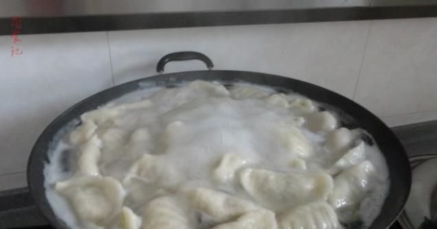 好吃|包芹菜饺子,有人焯水,有人直接包大厨都不对,教你正确做法