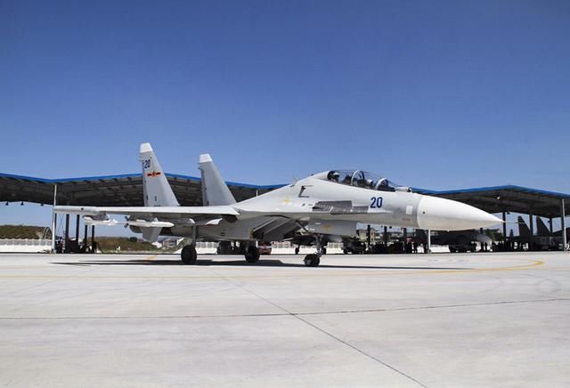  功率|歼20双座版十分必要：两个人换着开不累，多一个人还能指挥无人机