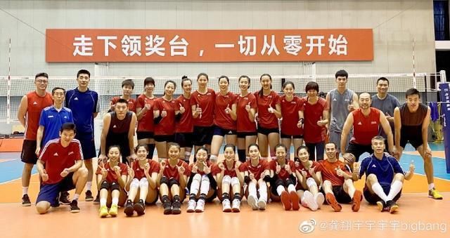  联赛|快看女排“三傻组合”新合影 龚翔宇晒图好欢乐接下来要打联赛了
