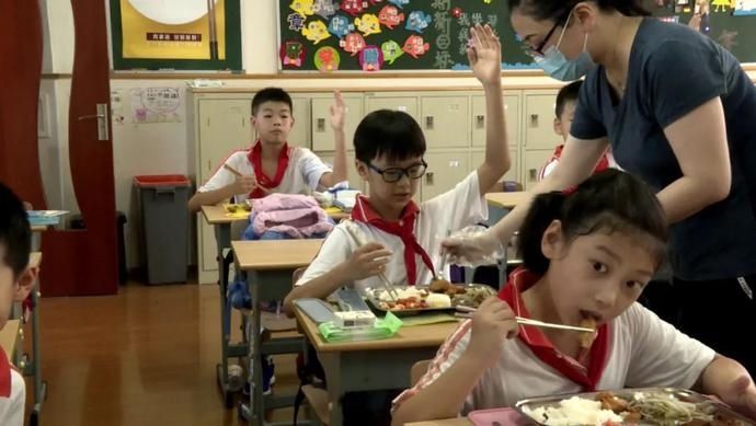 蔬菜|特色“餐前题”、节约报告、蔬菜头饰……普陀这些学校节约粮食有一套 ！