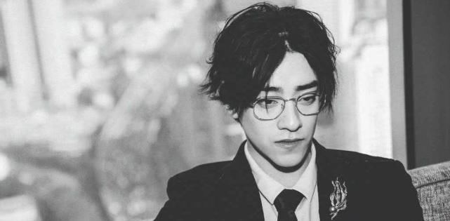 女子|谈恋爱了？郑云龙身边女子曝光，脱离仝卓威胁，陷入感情风波