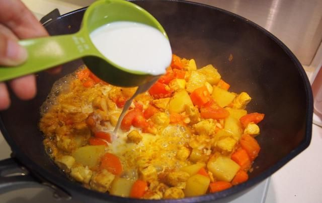  味道|咖喱怎么煮更好吃？日本烹饪专家教你：10个提升咖喱味道秘方