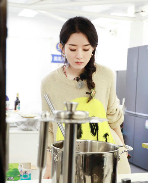  播出之后|《中餐厅》中赵丽颖、林大厨不和？今看到赵丽颖新动态，才知真相