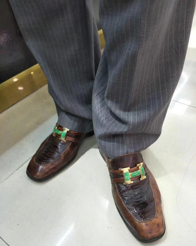  量身定制|年过古稀的老人，打扮起来更让人大开眼界，珠宝穿戴成吸睛的焦点