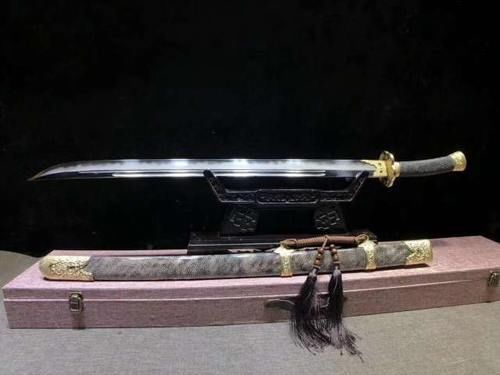 春刀|百炼钢锻造,珍珠鱼皮环抱,明制曲柄绣春刀