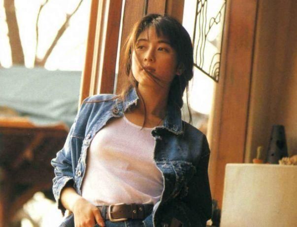  坂井泉水|她的颜值在女歌手中都算翘楚，一首歌火了27年，还被写入教科书