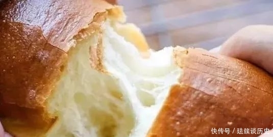 面粉|面包新做法:面粉中打4个鸡蛋,不和面不揉面,简单好做一看就会