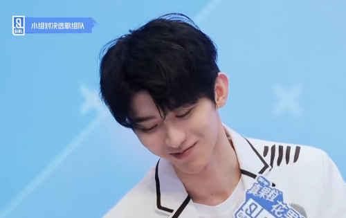  虞书欣|虞书欣选上官喜爱当对手，有谁看到蔡徐坤眼神？第一名待遇就是好