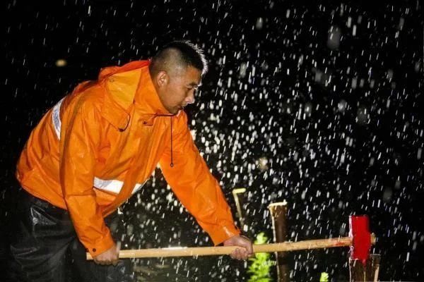 铁路|暴雨倾盆，铁路人有备而战！