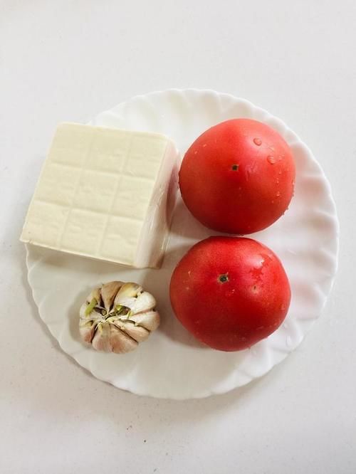  豆腐|西红柿炖豆腐，美味特下饭，汤汁泡米饭，熊孩子能吃两大碗！