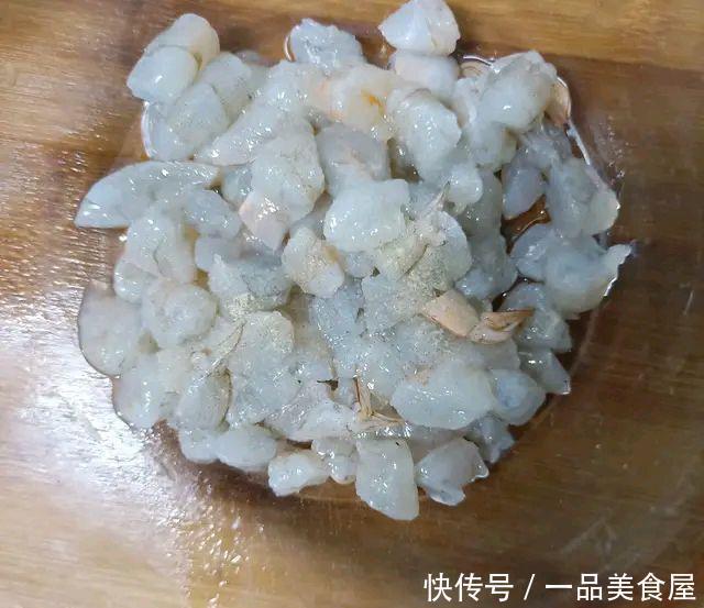 老人|家里有老人小孩的必备美食,玉米和虾仁这样做,颜色漂亮味道好