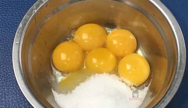  冰激凌|天气越来越热了，在家学做冰激凌，冰丝顺滑，100％成功