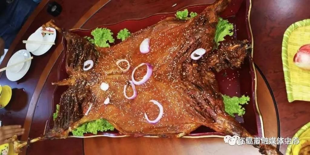  小康生活|【走向我们的小康生活】办起特色农家乐，带领乡亲奔小康