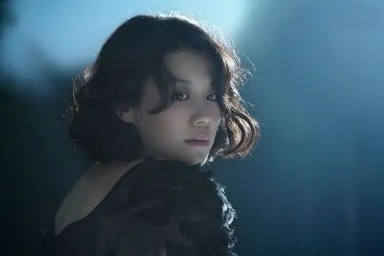 嫁入|26岁获得影后,北影校花,却遭大23岁导演抛弃,今嫁入豪门成赢家