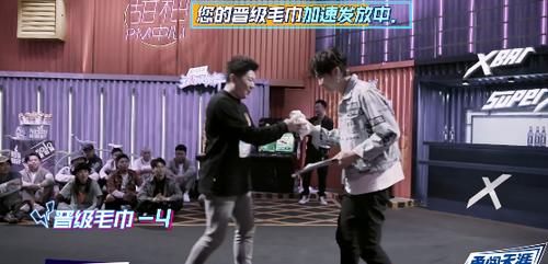  满腹牢骚|张艺兴考核很严谨，钟汉良缺少经验，候场选手满腹牢骚