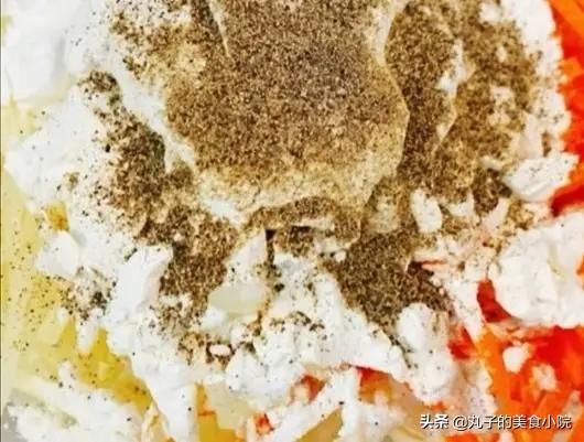 均匀|土豆洋葱黑胡椒煎饼（教你一道酥嫩兼备、味美十足的美味小吃）。