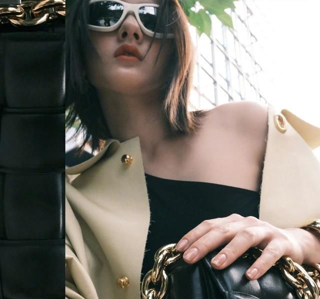  不合|宋祖儿不好好穿衣服，露腰背心大秀香肩美得过分，不合常理