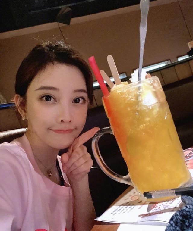  参加|冯提莫联合众大牌明星参加江苏卫视综艺节目，观众：当家小花旦！