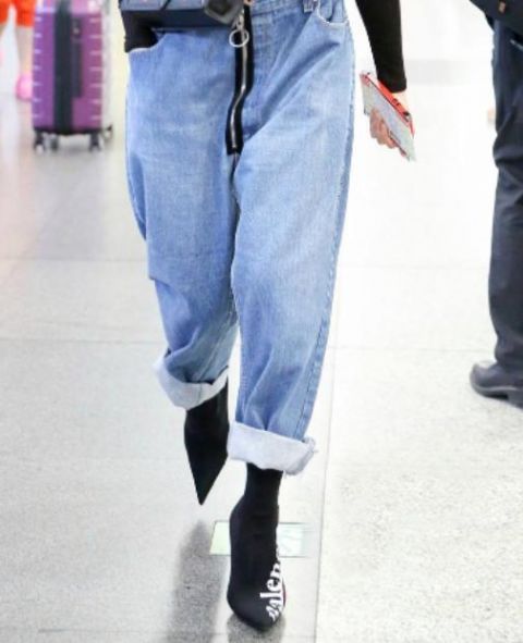  丝巾|舍不得买大牌没关系，牢记这3个穿衣习惯，基本款也能穿出高级感