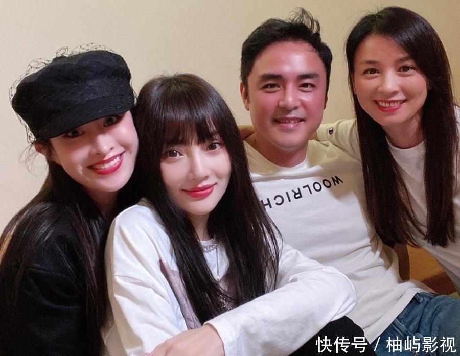 李小璐明道张庭光脚在餐厅跳舞,50岁张庭