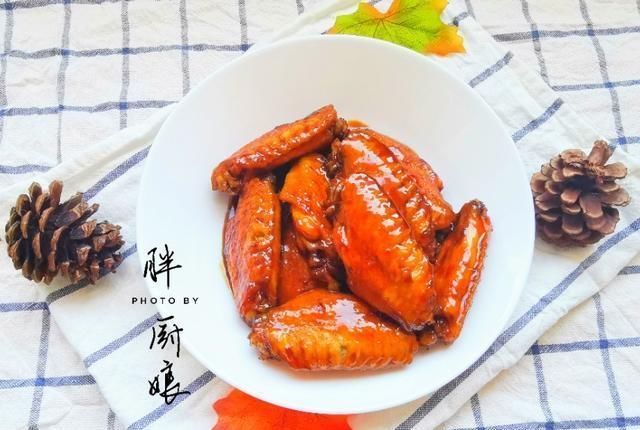 色泽|可乐鸡翅这样做才好吃,色泽红亮,骨头一滑就脱,鲜嫩入味