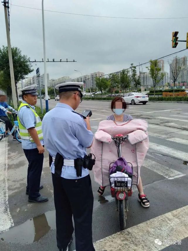 济阳|济阳交警持续整治非机动车交通违法行为！
