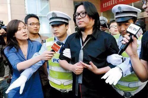  拒绝|拒绝酒精测验！39岁香港男演员涉嫌醉驾撞毁护栏，未婚妻心急如焚