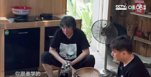  圆场|黄磊厨房谈不知张艺兴歌曲，引网友热议，老狼赶紧答话圆场