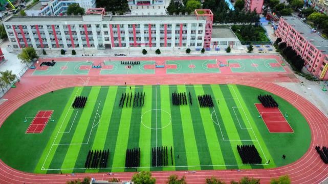 正式|航拍，西吉中学、回中、二中军训！正式拉开帷幕。
