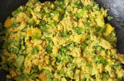  好吃|这才是青椒最好吃的做法，和鸡蛋一炒，营养美味，还特别下饭，香