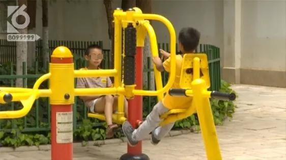  家长|“熊孩子”被卡后“”气、心疼、好笑！下面这十个被卡胜地千万不要让孩子去触碰