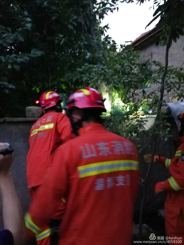  村民|17：30，淄博一村民家中突然发现一条2米长大花蛇...