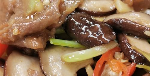  家常菜|鲜香味美的小白菜香菇炒肉，做法简单易学，清新入味，特美味