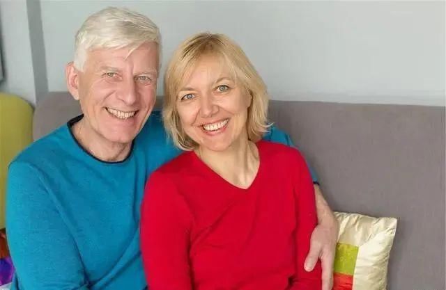  夫妻|为何越来越多的夫妻，到了中年就分床睡？背后的原因很现实