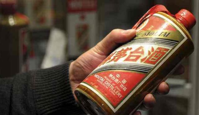 浓香型|为什么有些喝酱香酒的人会鄙视喝浓香型酒的人?