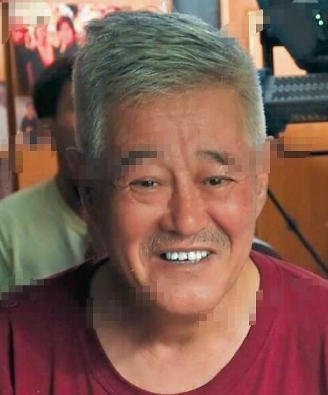  赵本山|63岁赵本山近况罕曝光，皱纹白发尽显老态，网友留言：太心疼了