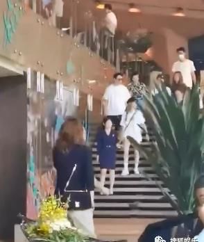  买房|娱乐日报|阿娇酒店发生意外；王思聪疑又带美女买房；吴磊里程遭私生饭盗用？