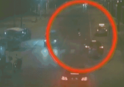  路边店面|凌晨2点上演惊心一幕！车被撞的面目全非