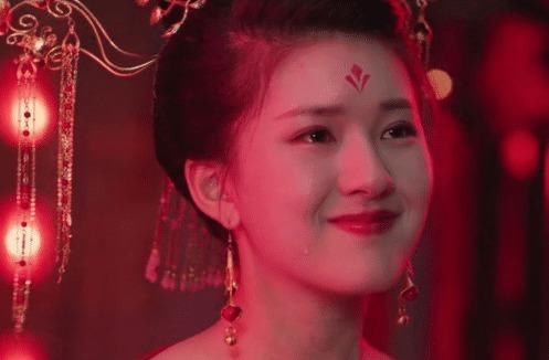 小编|怪不得赵露思看起来那么眼熟, 初中课本的封面就是她, 从小美到大