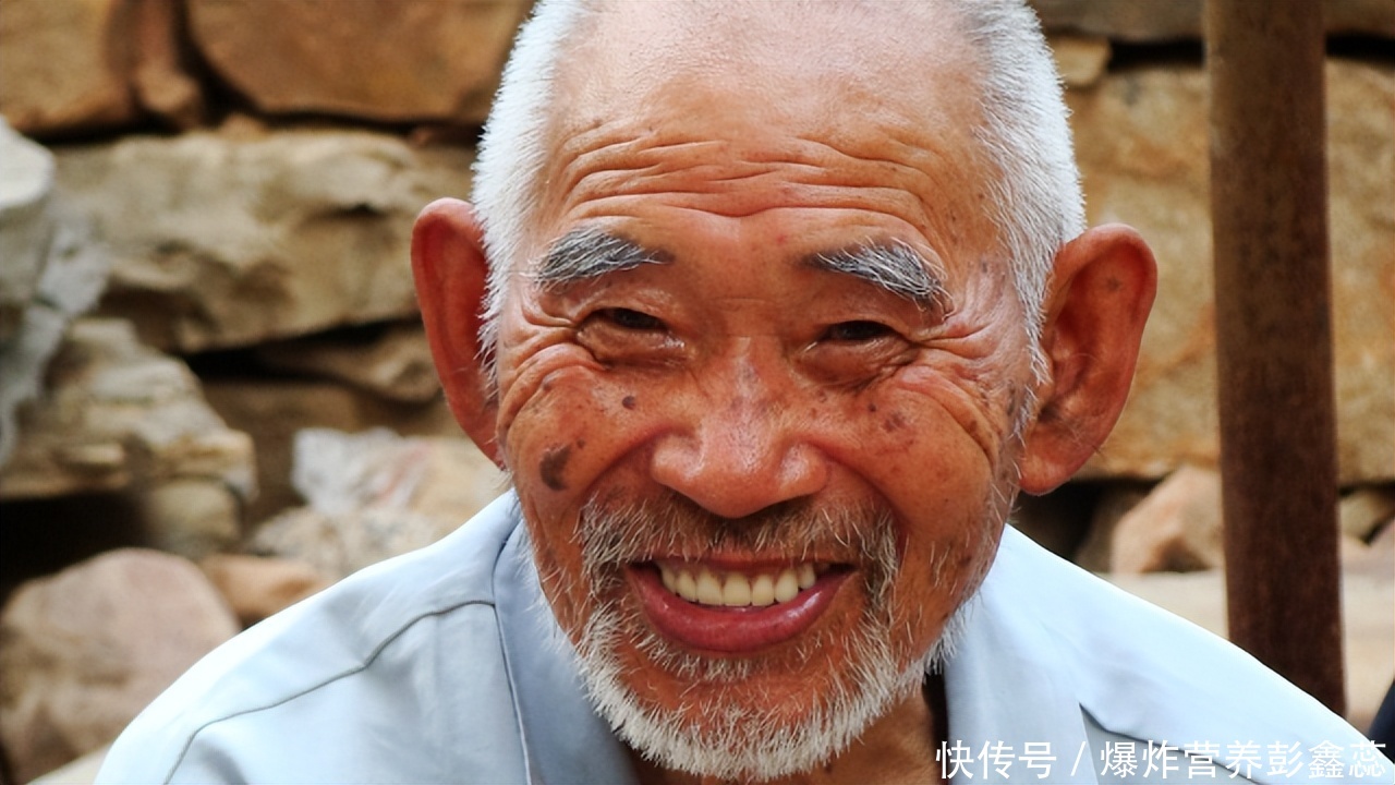 到了这个年纪大脑会断崖式的衰老(到了某个年纪，大脑或出现“断崖式”衰老，帮你让大脑老得慢一点)