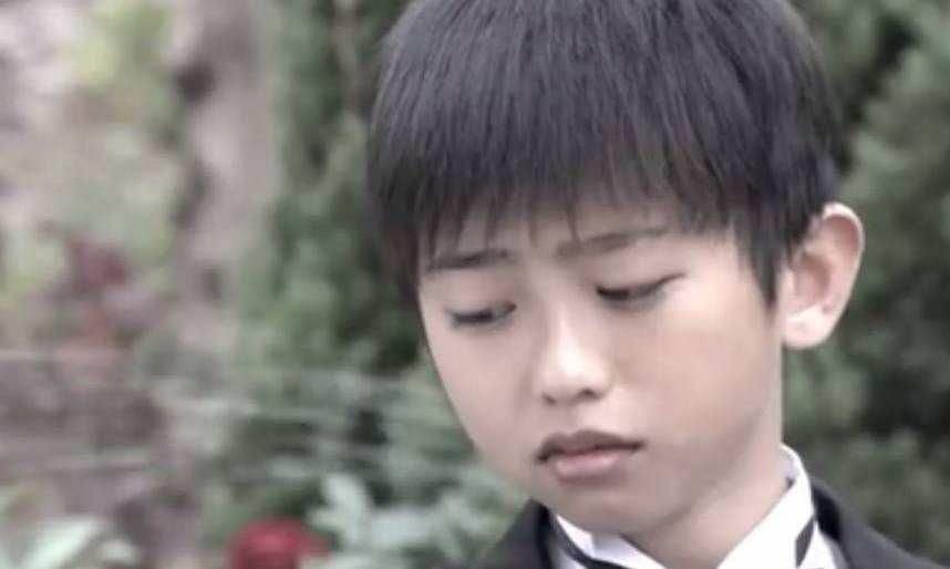  真名|原来“蔡徐坤”不是原名？当他的真名曝光后，网友直呼：幸亏改了