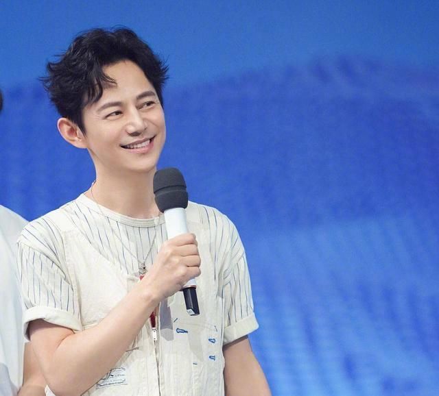  彭昱畅|快本变选秀口碑崩塌？何炅因彭昱畅被黑，网友：还我青春